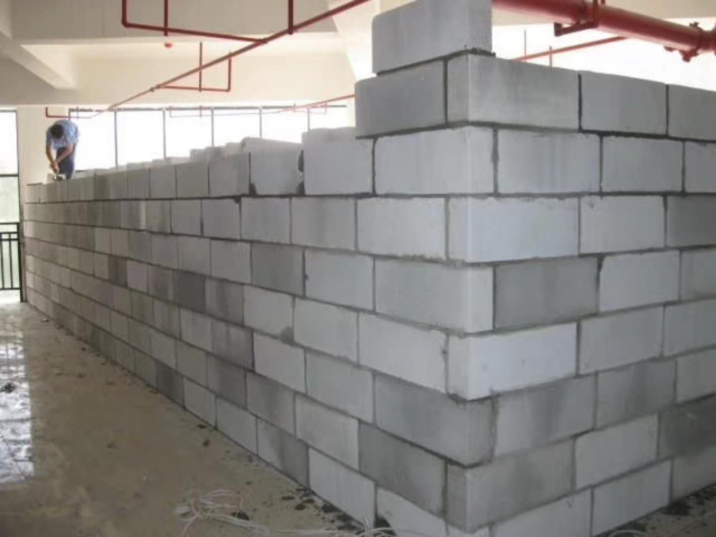 厂家蒸压加气混凝土砌块承重墙静力和抗震性能的研究